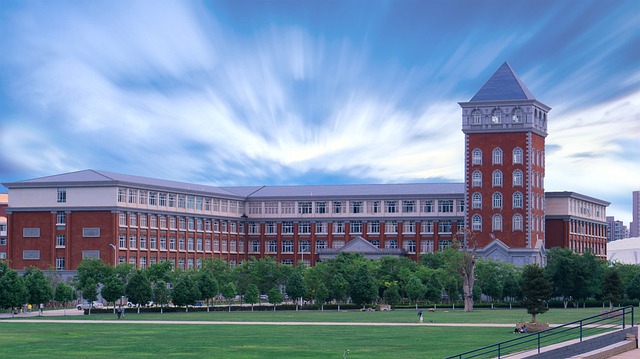 Universitet haqida rasm